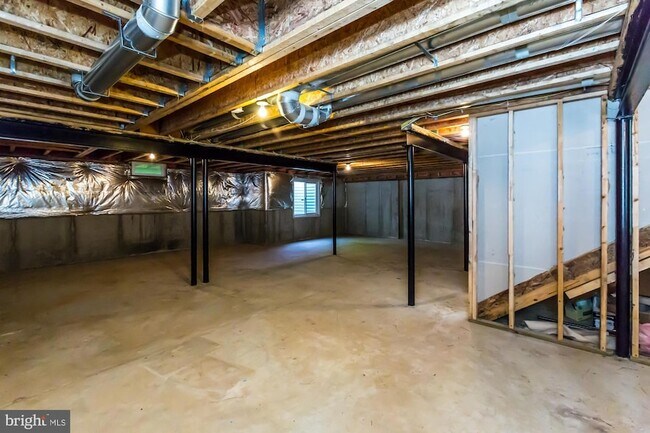 Building Photo - 684 Churchill Rd