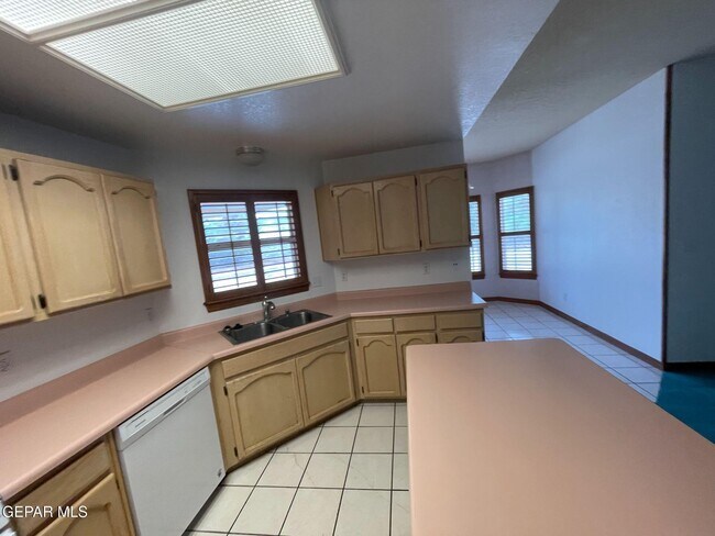 Building Photo - 6851 Rock Canyon Dr