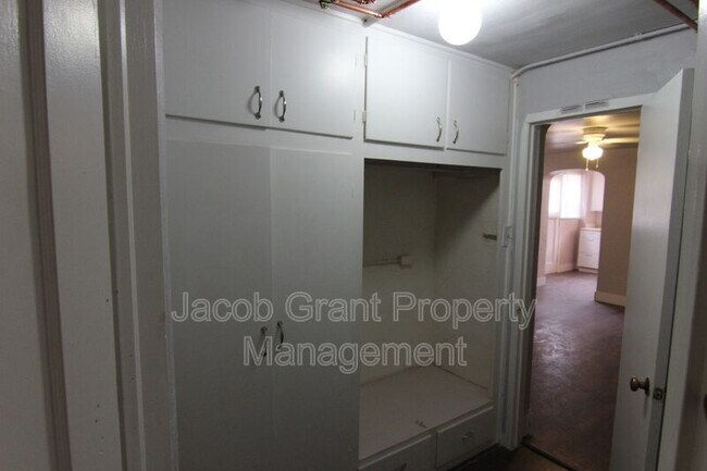 Building Photo - 605 S 7th Ave