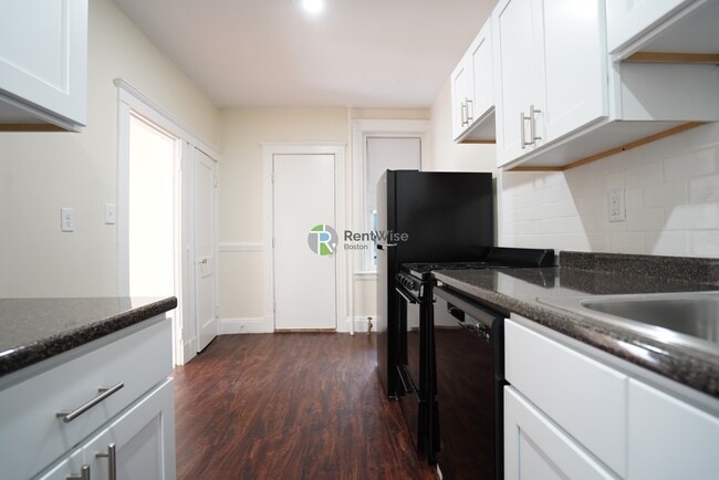 Building Photo - 8 Vinal St