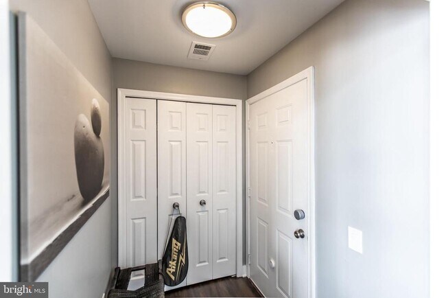 Building Photo - 8201 Crossbrook Ct