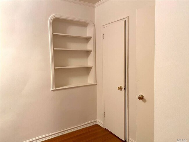 Building Photo - 68-38 Yellowstone Blvd