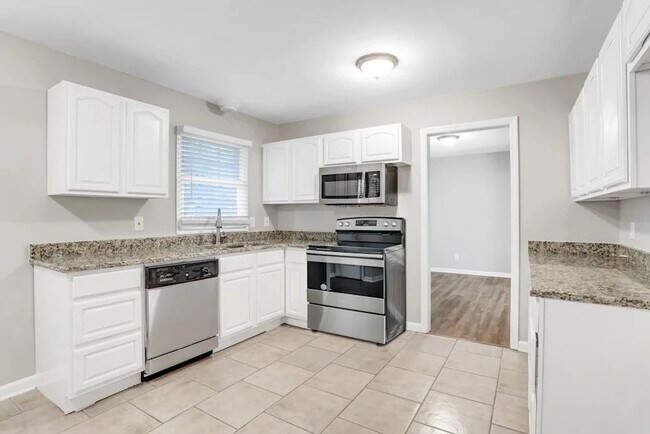 Building Photo - 10017 Edgebrook Ln