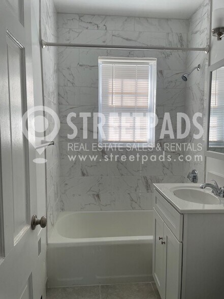 Building Photo - 1153 Beacon St