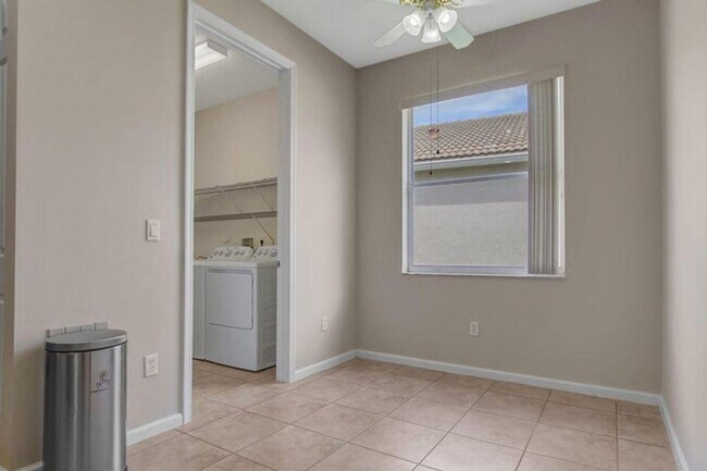 Building Photo - 6731 Southport Dr