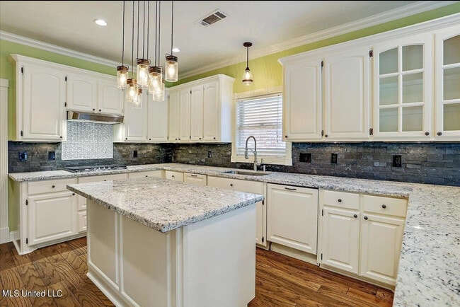 Building Photo - 132 Pine Ridge Cir