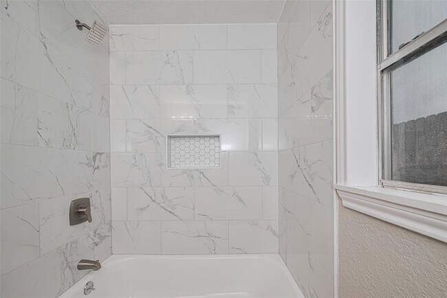 Building Photo - 7702 Darnay Dr