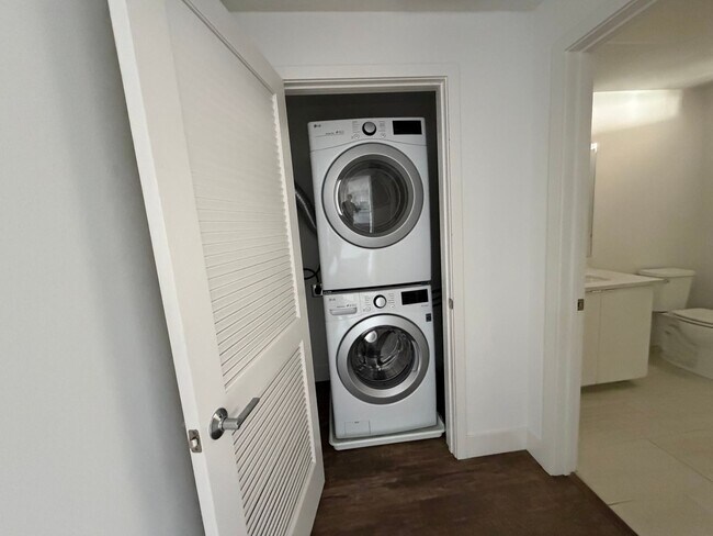 Building Photo - $2,695 / 1 BR - STYLISH & CONVENIENT HOME IN THE HEART OF FREMONT!