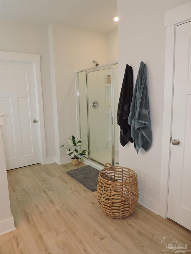 Building Photo - 10612 Davenport Lp