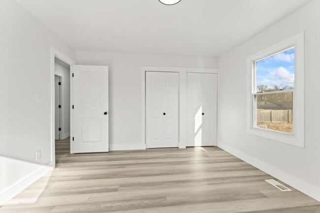 Building Photo - 4142 Meadowdale Dr