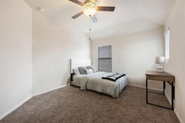 Building Photo - 2844 Coral Valley Dr