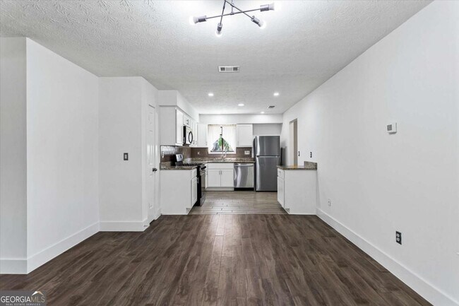Building Photo - 140 Grayland Creek Dr