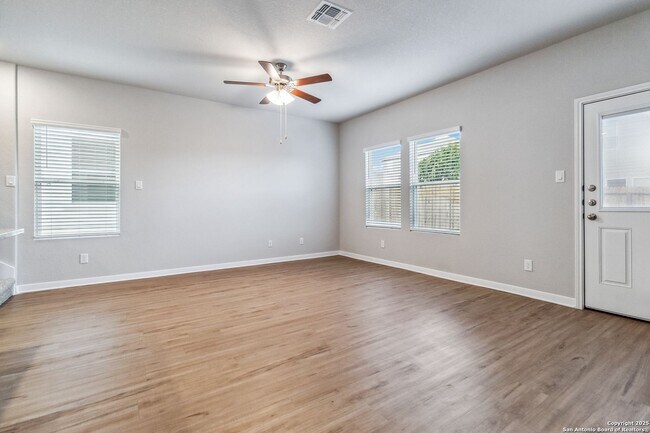 Building Photo - Luxury Townhome in Abbott Run!