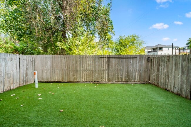 Building Photo - 1726 Stacy Falls