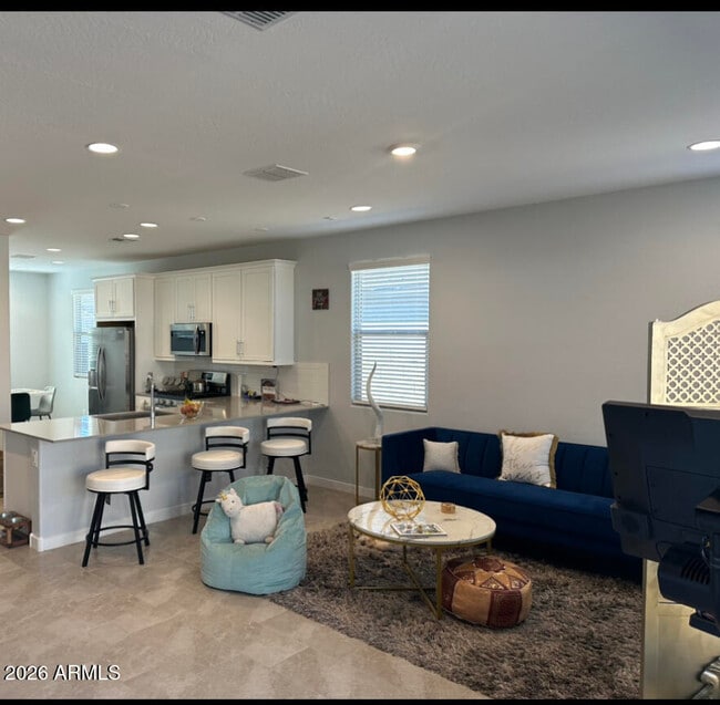 Building Photo - 8908 W Solano Dr