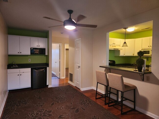 Building Photo - 1394 Bradley Dr