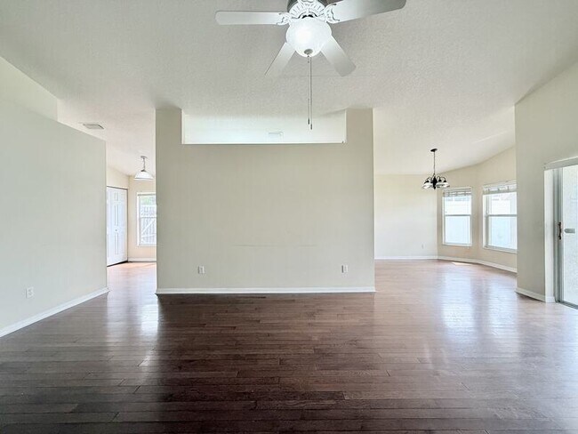 Building Photo - 27519 Sky Lake Cir