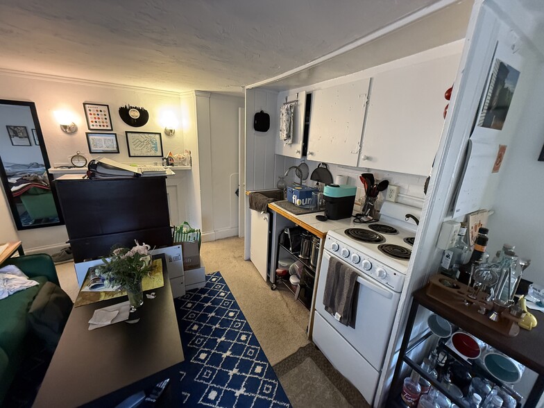 Primary Photo - 43 Anderson St