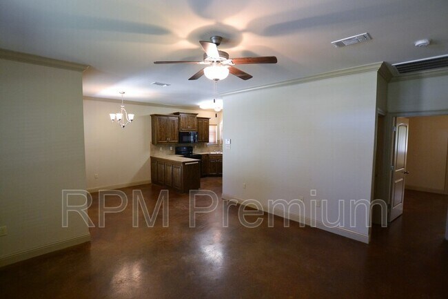 Building Photo - 4836 Rollins Rd