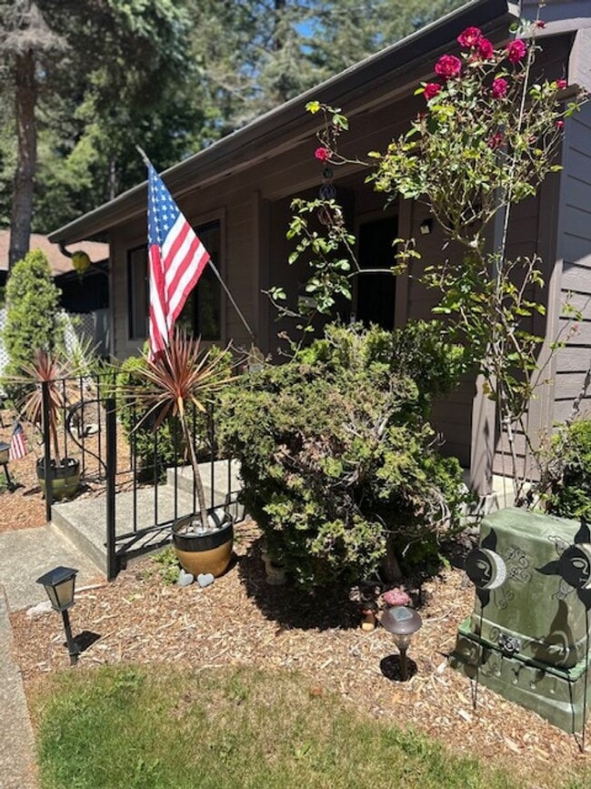 Building Photo - 1476 Glenwood Dr