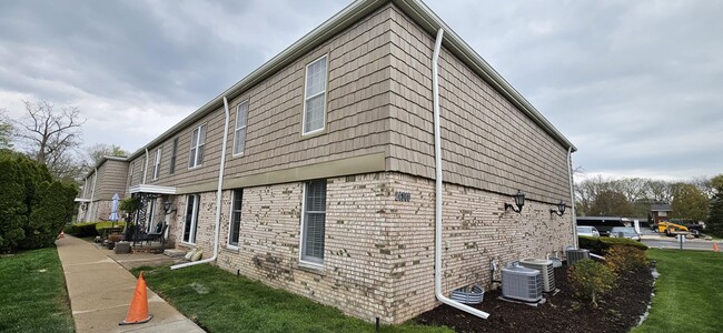 Building Photo - 24360 E River Rd