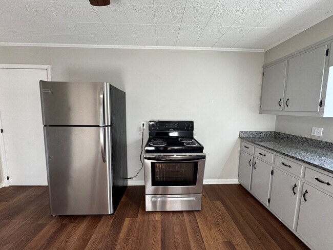 Building Photo - East AVL - Two Bedroom Apartment with Large Basement