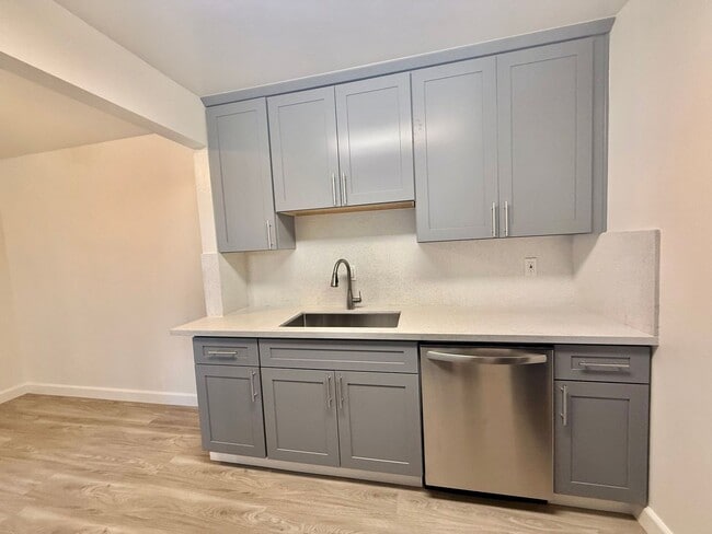 Building Photo - SANTA CLARA - Remodeled unit with patio, two parking spaces, community pool