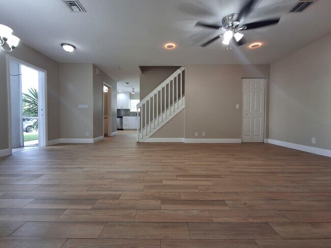 Building Photo - 4723 SW 14th St