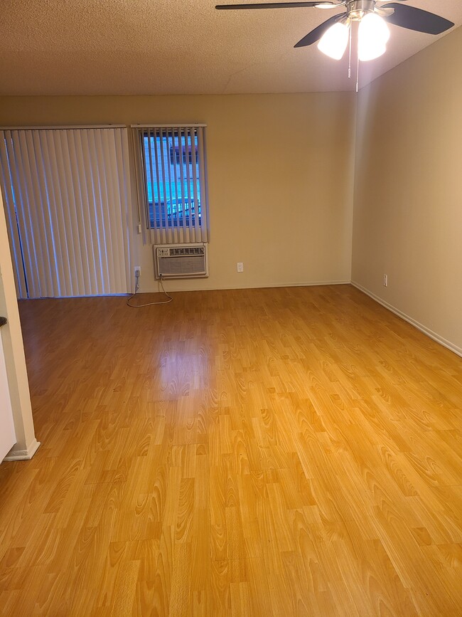 Building Photo - 11110 Moorpark St