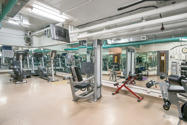 Building Photo - 850 N Dewitt Pl