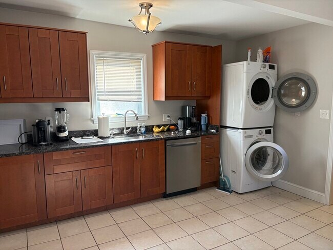 Building Photo - 73 Nichols Ave