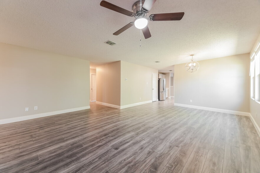 Building Photo - 16113 Windsong Ct