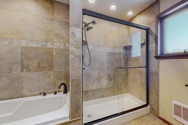 Building Photo - 501 Calle De