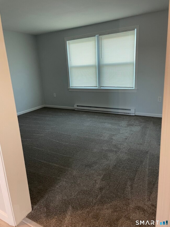 Building Photo - 64 Deshon St