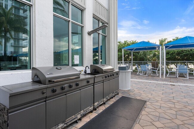 Building Photo - 300 S Australian Ave