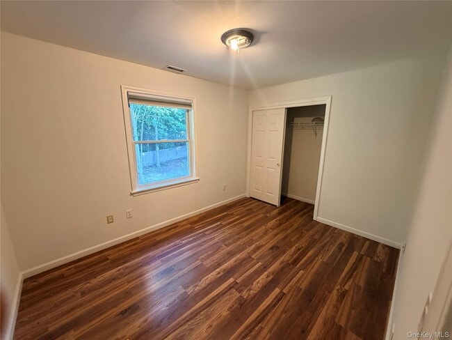 Building Photo - 484 N Magee St