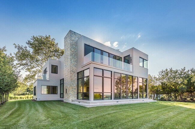 Building Photo - 247 Kings Point Rd