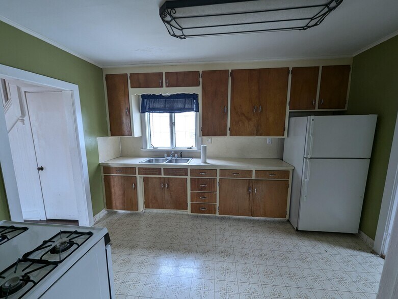 Building Photo - 22 Charlotte Ave