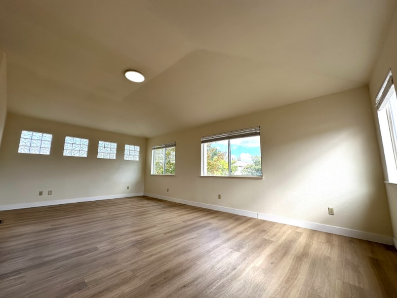 Building Photo - 2426 Carpinteria Dr
