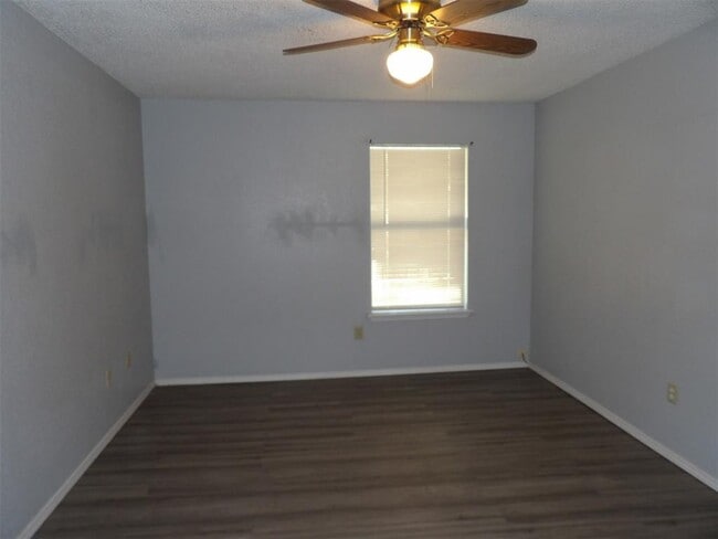 Building Photo - 223 Brad St