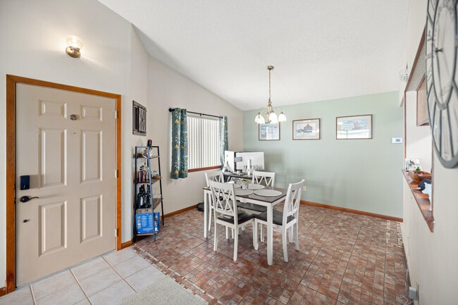 Building Photo - 206 Cedar Ridge Way