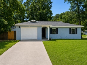 Building Photo - 140 Royal Cir