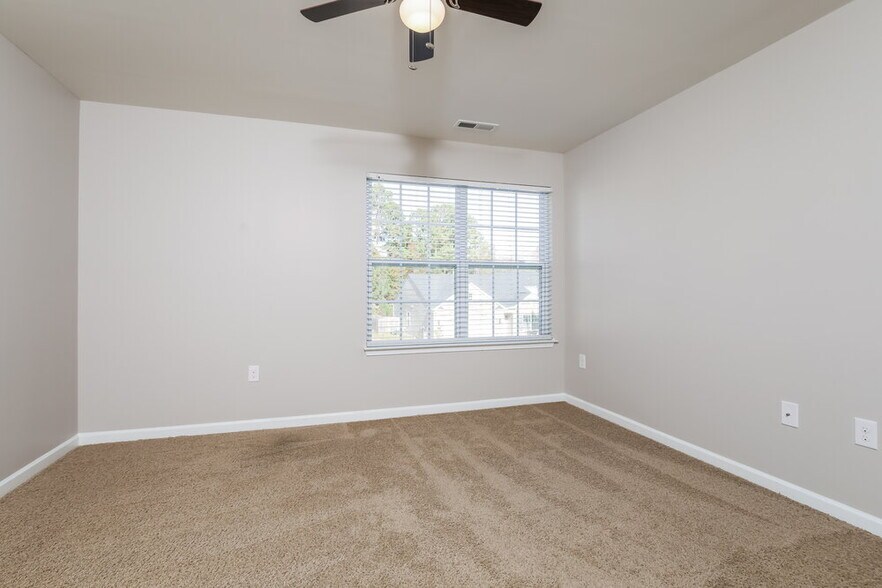 Building Photo - 6113 Watsonia Dr