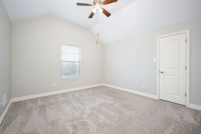 Building Photo - Exclusive 4 Bedroom • Lovely Backyard Spac...