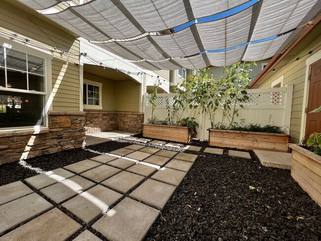 Building Photo - Beautiful 2 Bed 2.5 Bath Condo Near Observ...