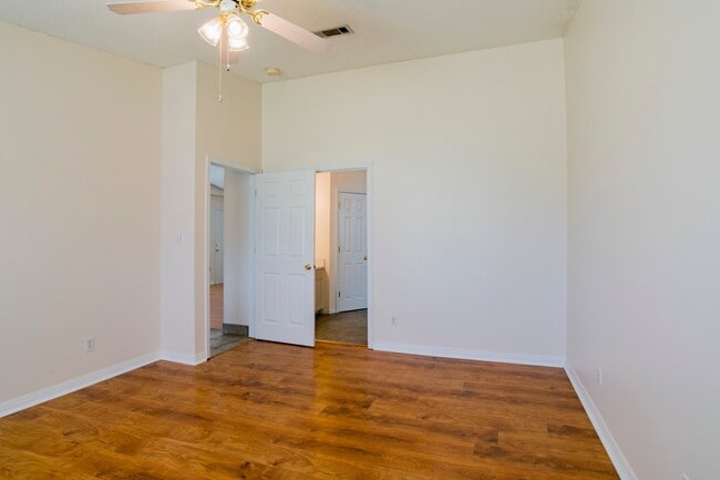 Building Photo - 3 bed 2 bath home off Creighton Rd