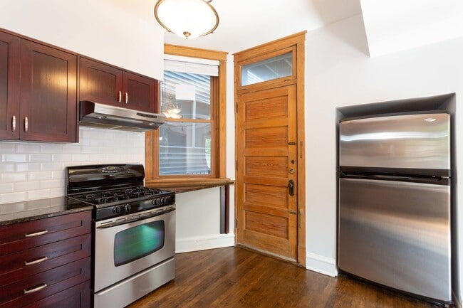 Building Photo - 3338 N Wolcott Ave