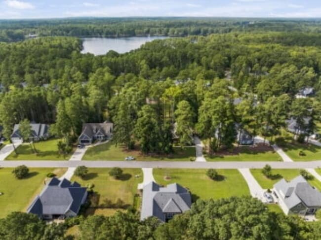 Building Photo - 585 Herons Brook Dr