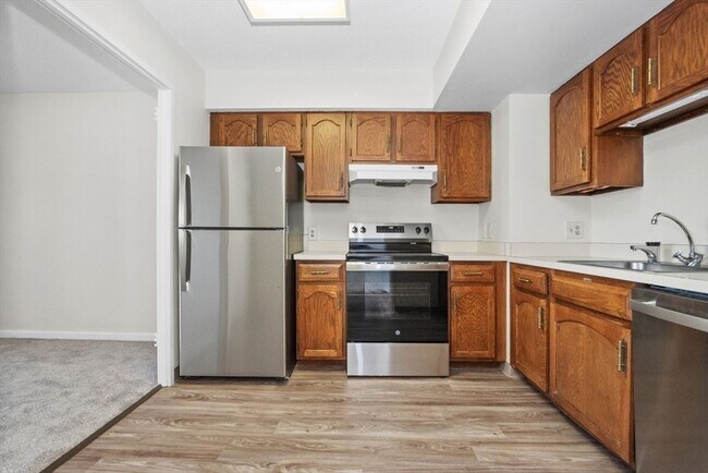 Building Photo - 250 Hammond Pond Pkwy