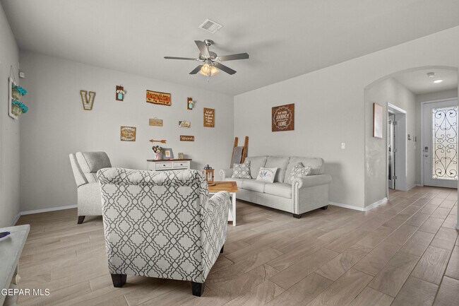 Building Photo - 956 Clapham St